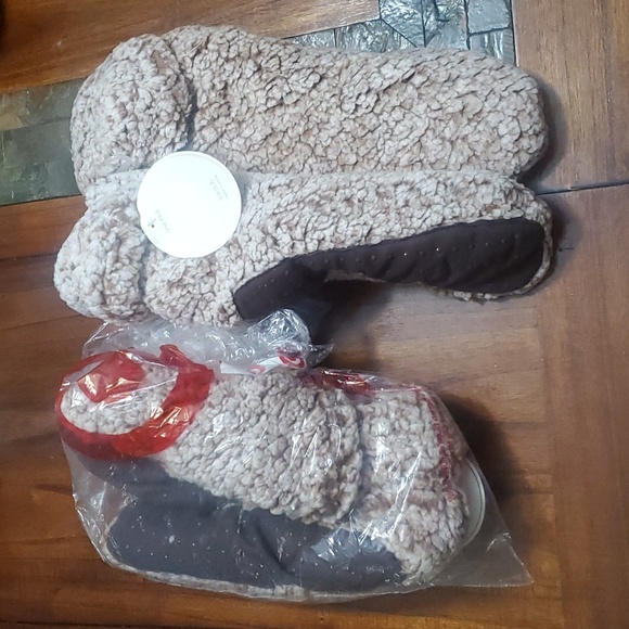 2 pair - New Unused Slipper Booties with Grippers SUPER SOFT Size S/M(8-10) - Picture 2 of 3